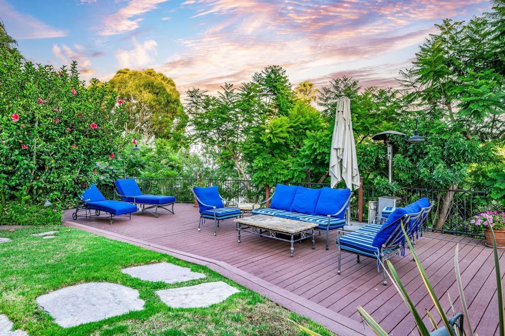 A Coastal Dream Contemporary Spanish Estate in Malibu with Sweeping Ocean Views for 7.65 Million 69