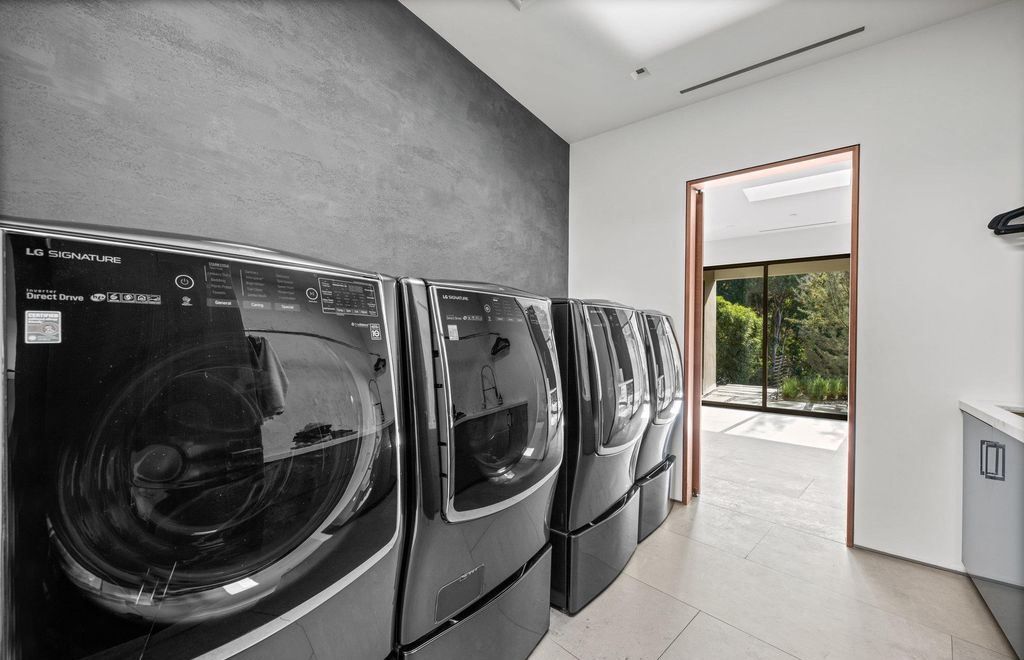 A Masterpiece of Modern Design Warm Contemporary Home with Sweeping Country Views Asking 20 Million 43