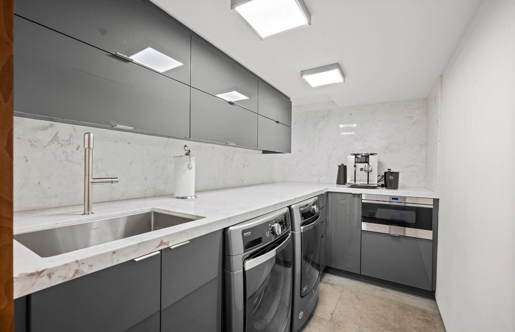 A Masterpiece of Modern Design Warm Contemporary Home with Sweeping Country Views Asking 20 Million 44