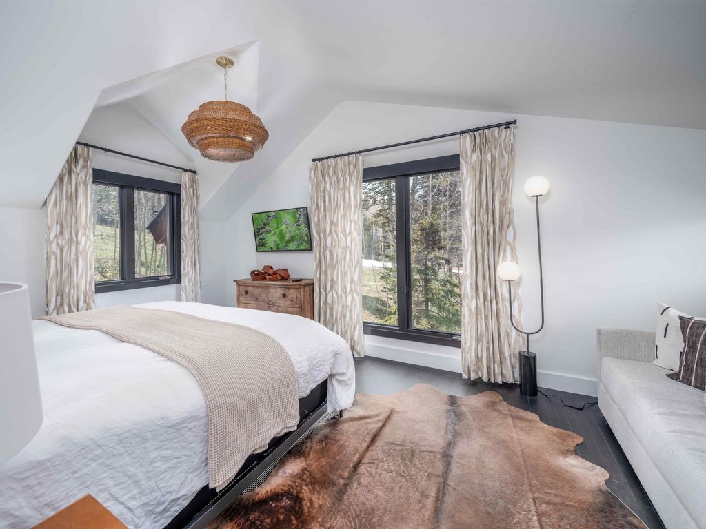 A Skiers Paradise Custom Home with Effortless Access to Sundance Ski Trail for 10.5 Million 25