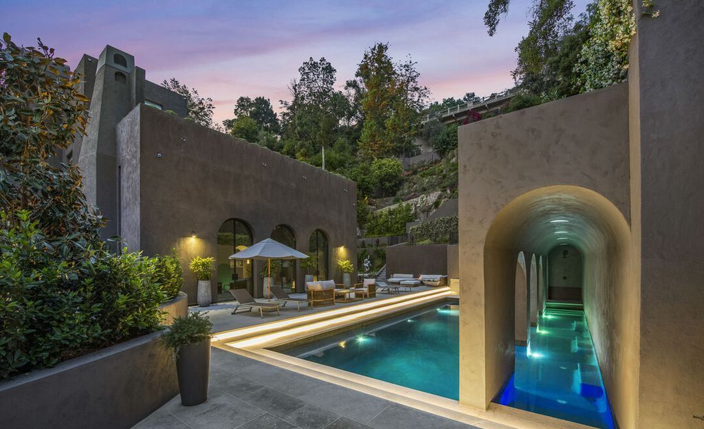 A Vision of Modern Artistry California Estate Blending Curved Geometries and Light for 40 Million 18