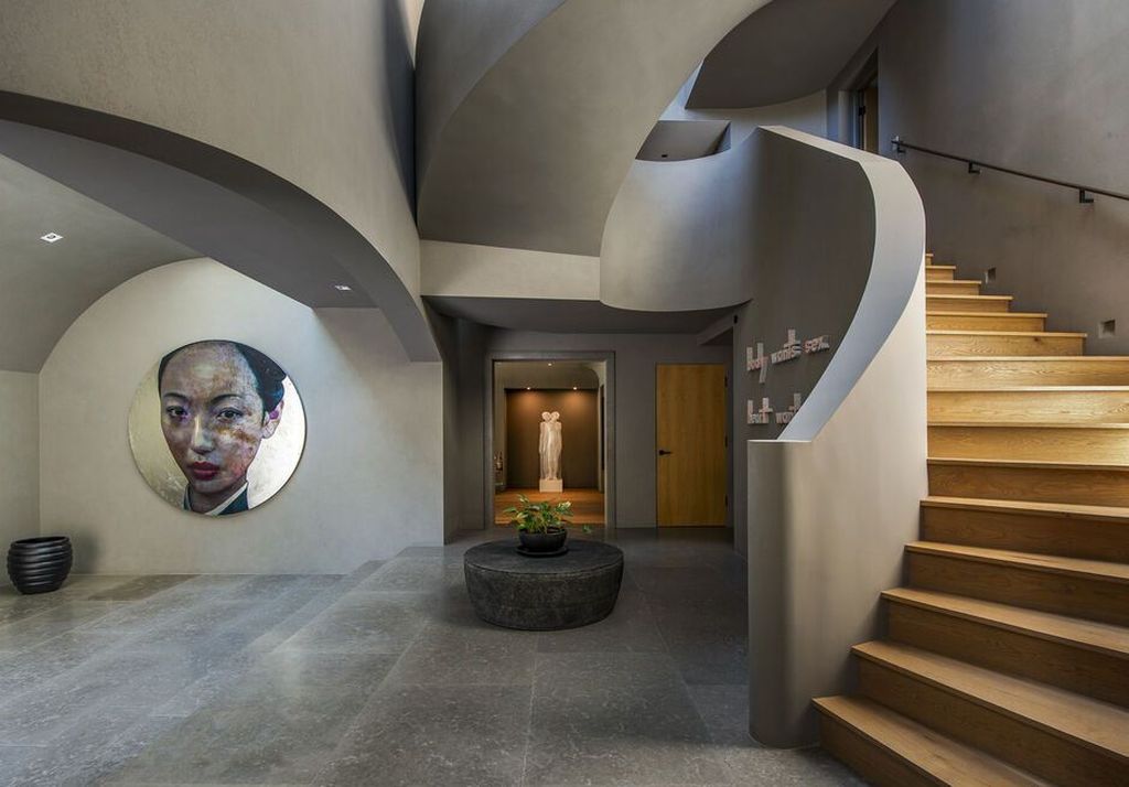 A Vision of Modern Artistry California Estate Blending Curved Geometries and Light for 40 Million 2