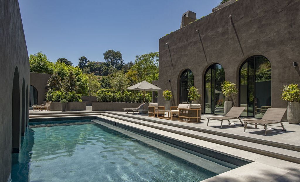 A Vision of Modern Artistry California Estate Blending Curved Geometries and Light for 40 Million 4