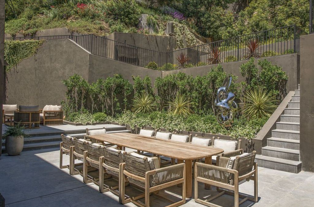 A Vision of Modern Artistry California Estate Blending Curved Geometries and Light for 40 Million 5