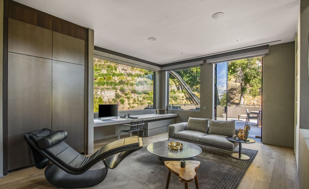 A Vision of Modern Artistry California Estate Blending Curved Geometries and Light for 40 Million 8