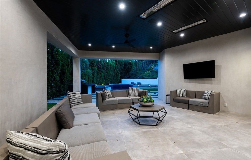 Absolutely Striking Contemporary Masterpiece in Premier Encino Hills Location Listed at 5995000 19