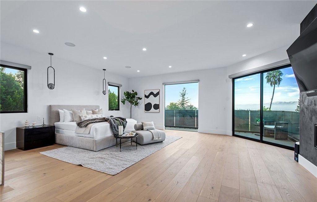 Absolutely Striking Contemporary Masterpiece in Premier Encino Hills Location Listed at 5995000 29