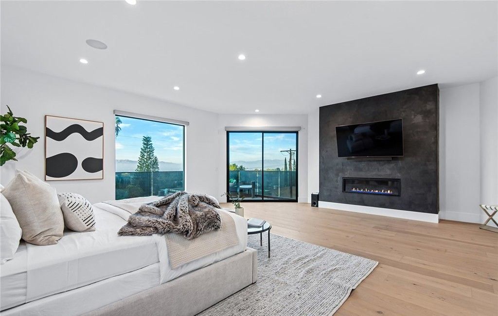 Absolutely Striking Contemporary Masterpiece in Premier Encino Hills Location Listed at 5995000 30