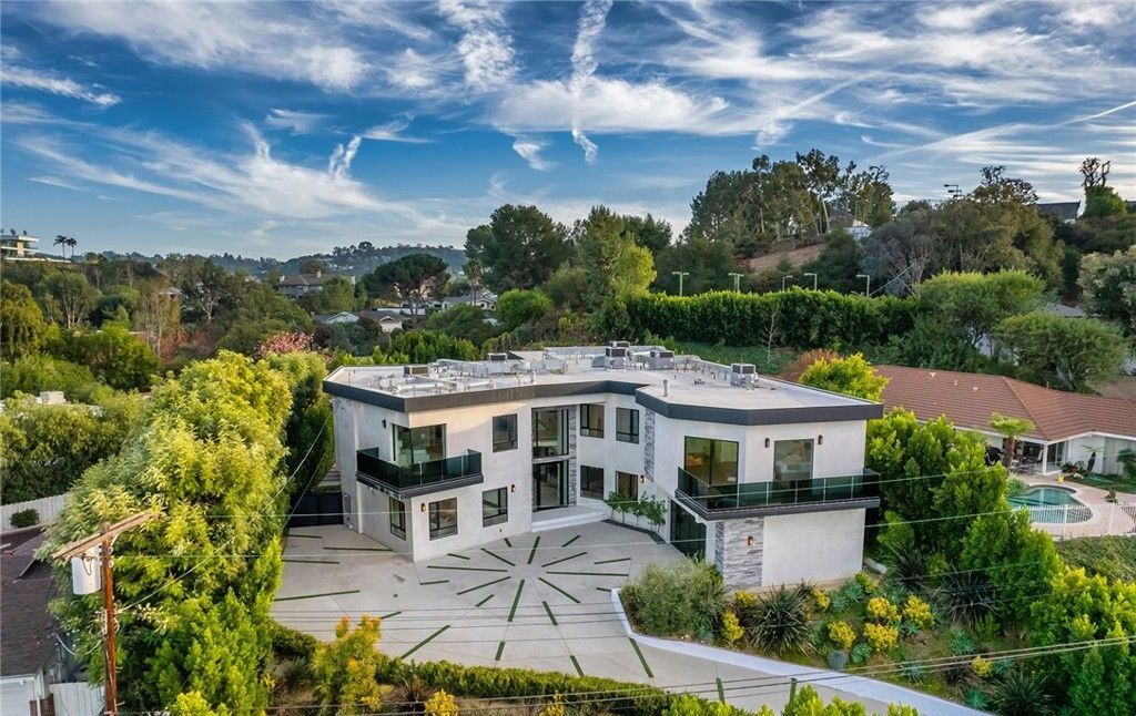 Absolutely Striking Contemporary Masterpiece in Premier Encino Hills Location Listed at 5995000 35