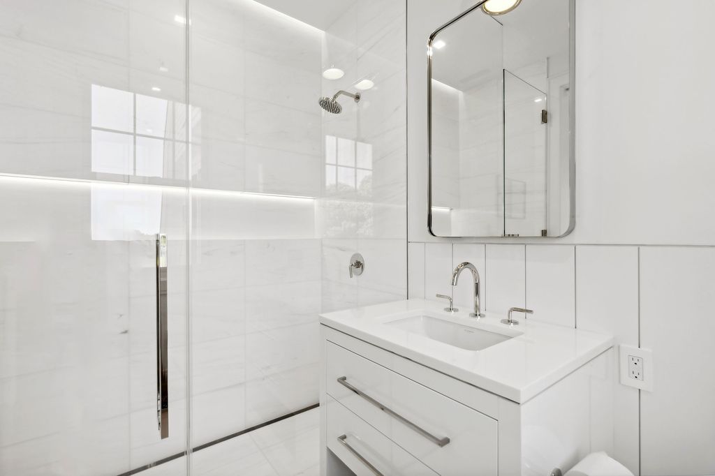 Architectural Brilliance Meets Lavish Living Newly Crafted Marvel in New York Listed for 13475000 29