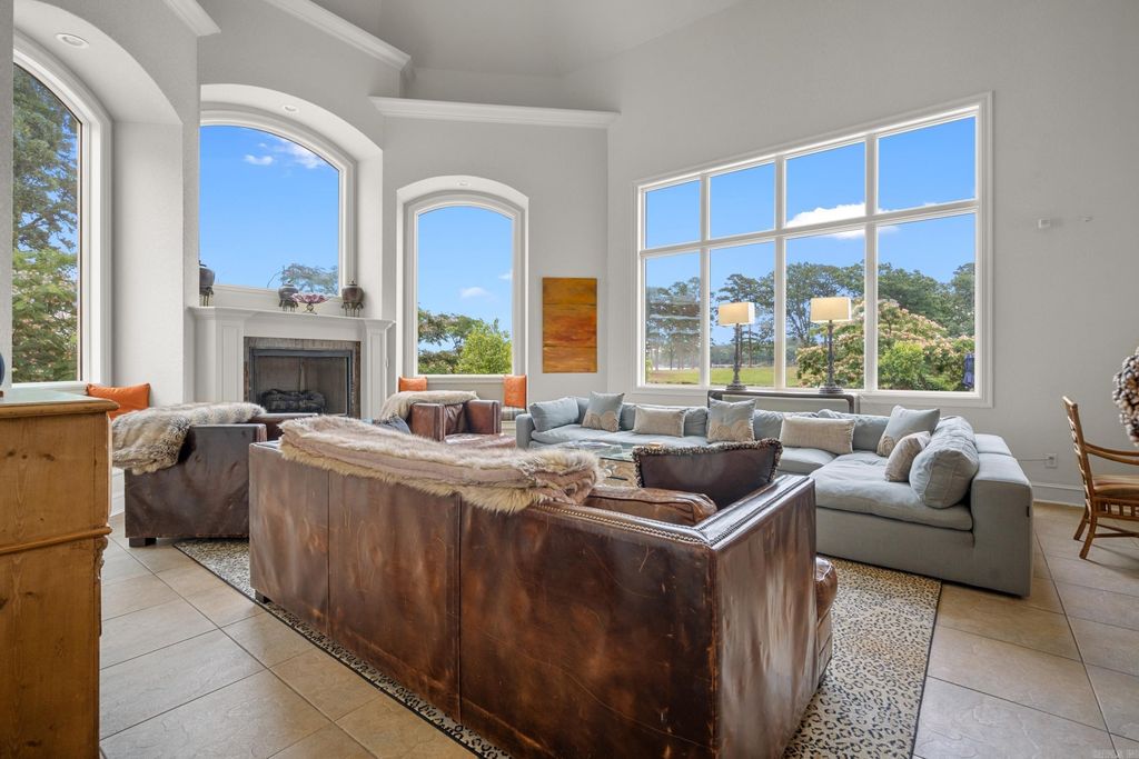 Arkansas Waterfront Paradise 3.29M Home with Prime Lake Hamilton Views 17