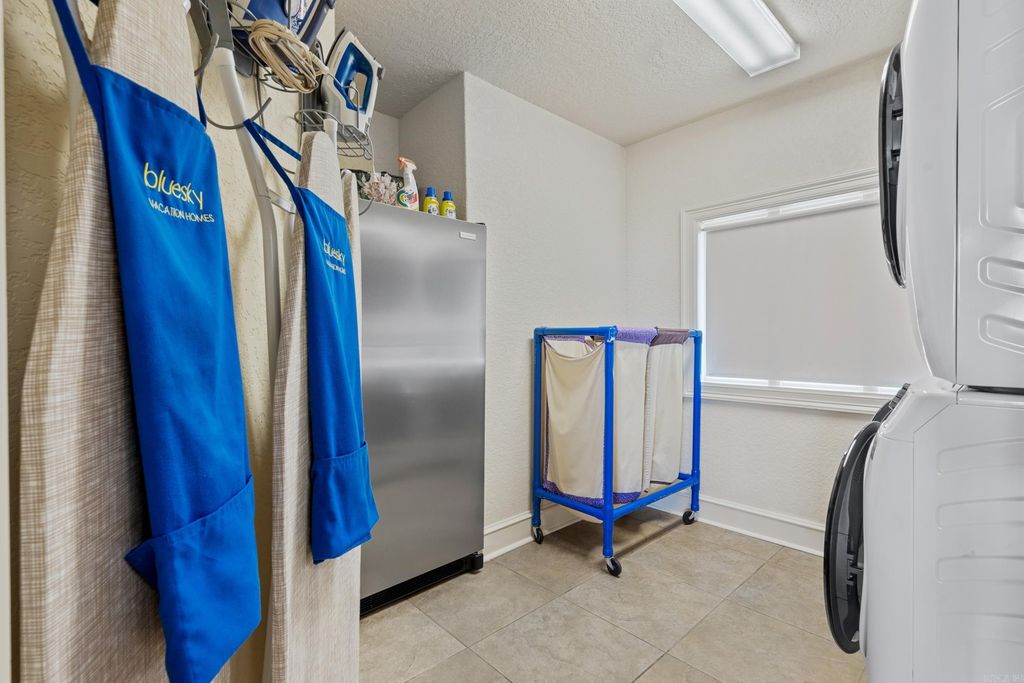 Arkansas Waterfront Paradise 3.29M Home with Prime Lake Hamilton Views 22