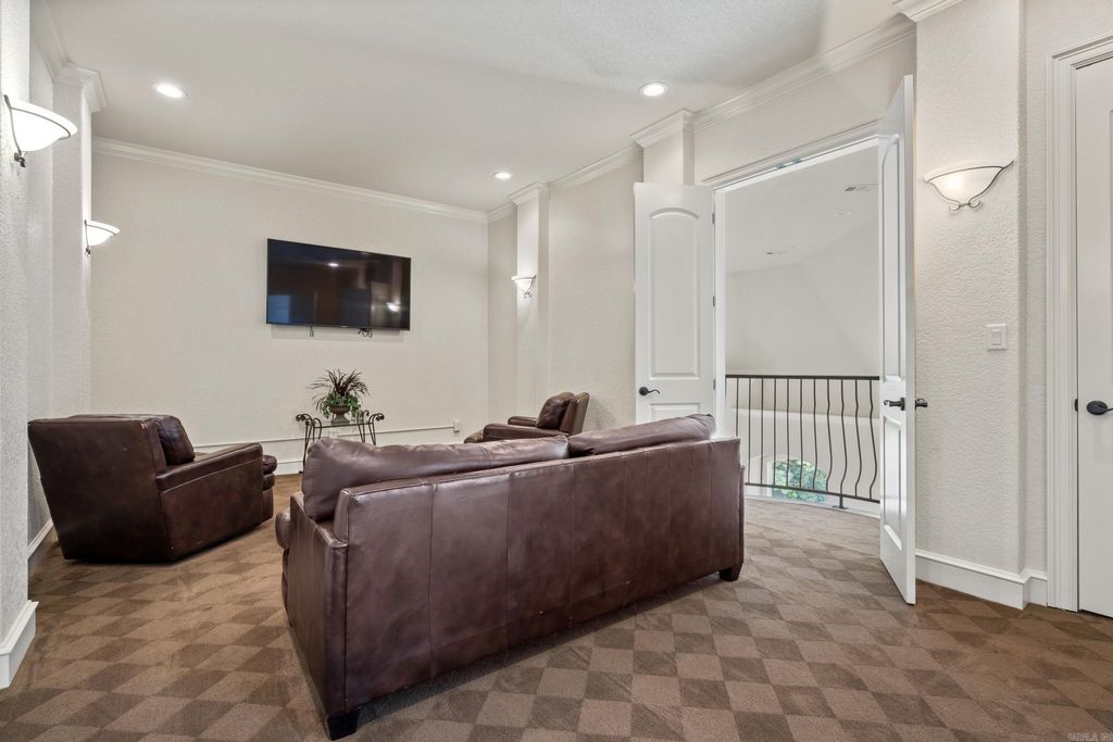 Arkansas Waterfront Paradise 3.29M Home with Prime Lake Hamilton Views 34