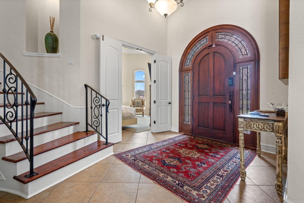 Arkansas Waterfront Paradise 3.29M Home with Prime Lake Hamilton Views 4