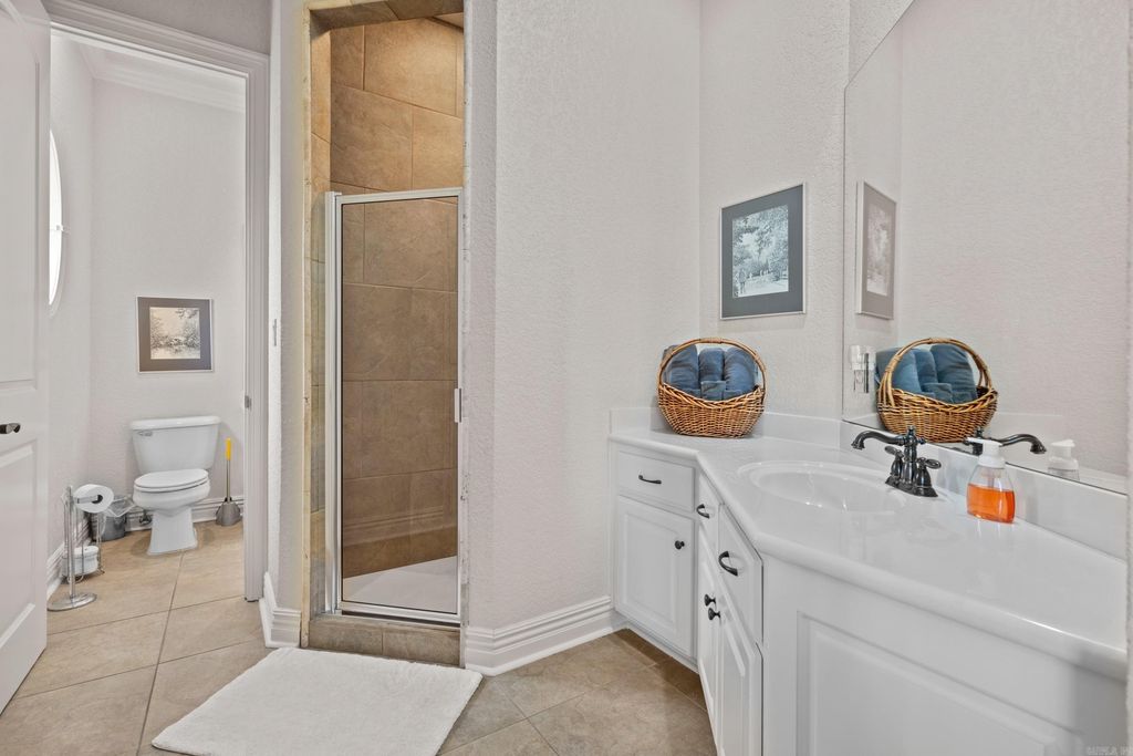 Arkansas Waterfront Paradise 3.29M Home with Prime Lake Hamilton Views 40