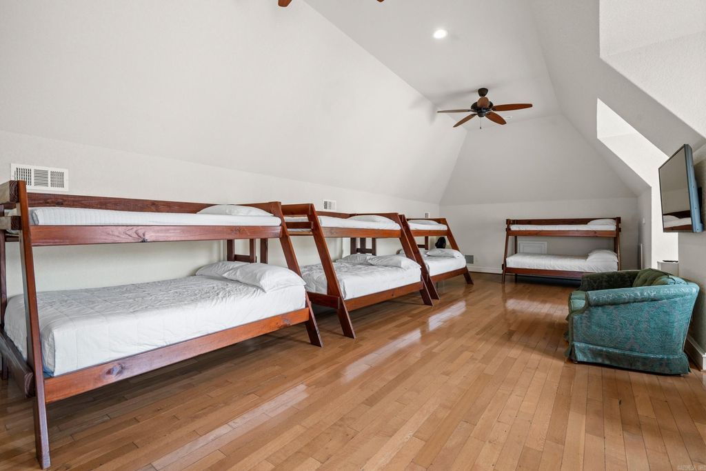 Arkansas Waterfront Paradise 3.29M Home with Prime Lake Hamilton Views 45