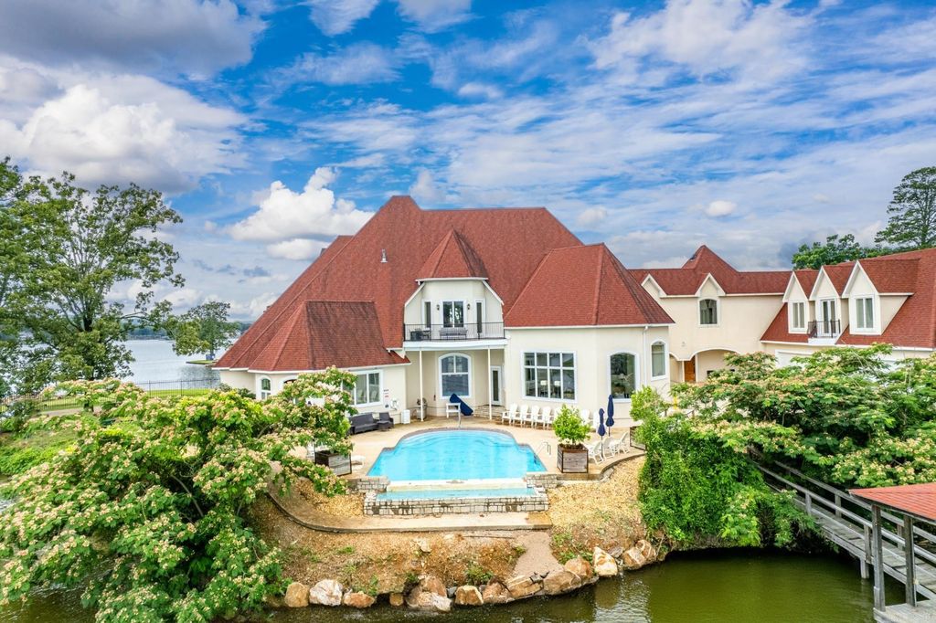 Arkansas Waterfront Paradise 3.29M Home with Prime Lake Hamilton Views 50