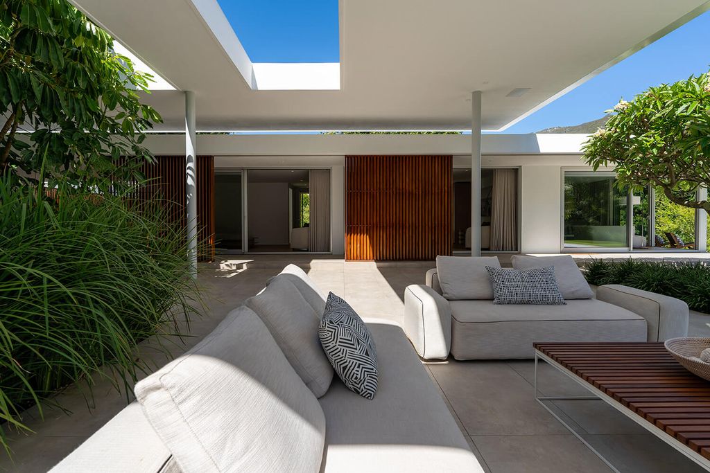 Bishopscourt Norwich Drive by Peerutin Karol Architects 8