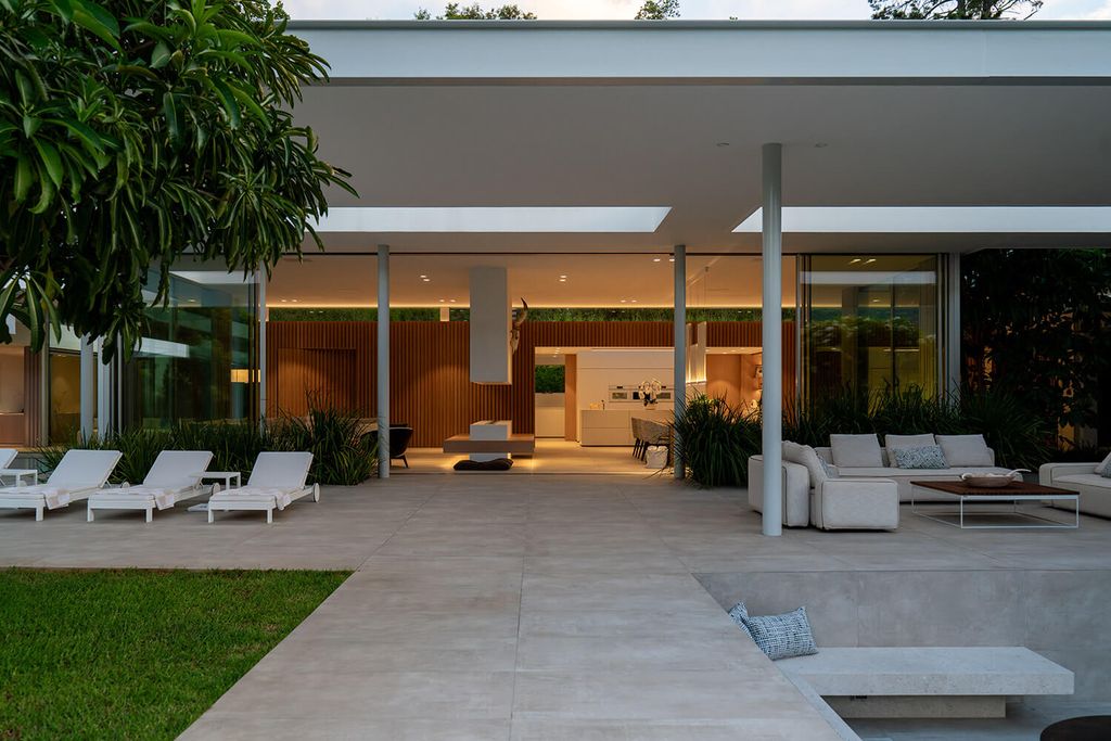 Bishopscourt Norwich Drive by Peerutin Karol Architects 9