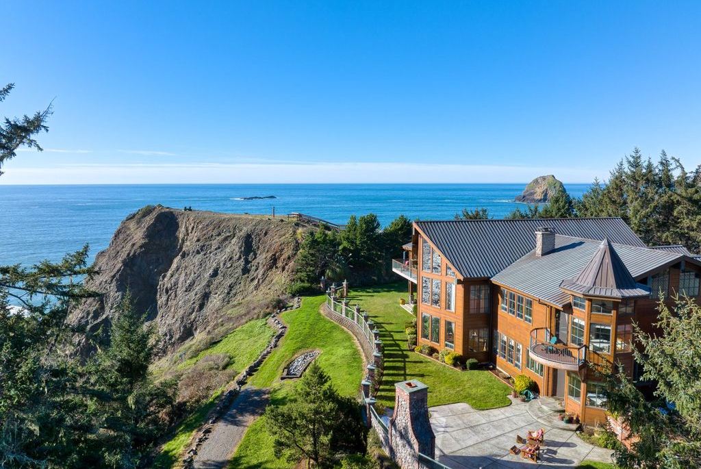 Breathtaking Oceanfront Retreat 6749000 Property Overlooking the Iconic Three Sisters 1