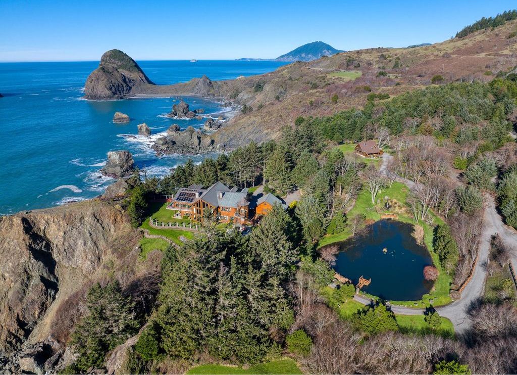 Breathtaking Oceanfront Retreat 6749000 Property Overlooking the Iconic Three Sisters 2
