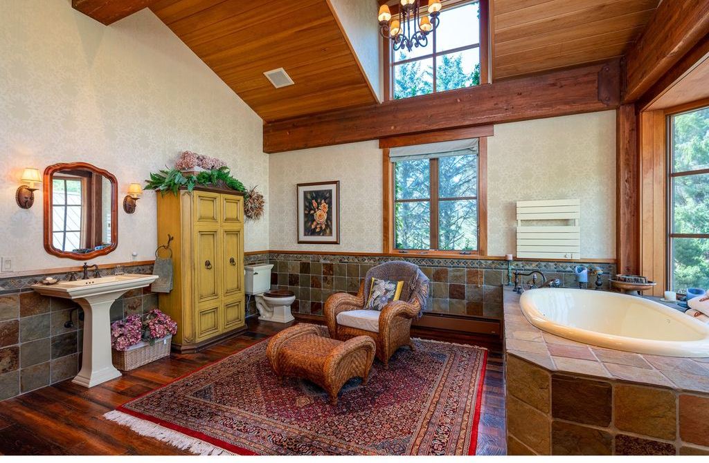 Breathtaking Oceanfront Retreat 6749000 Property Overlooking the Iconic Three Sisters 25
