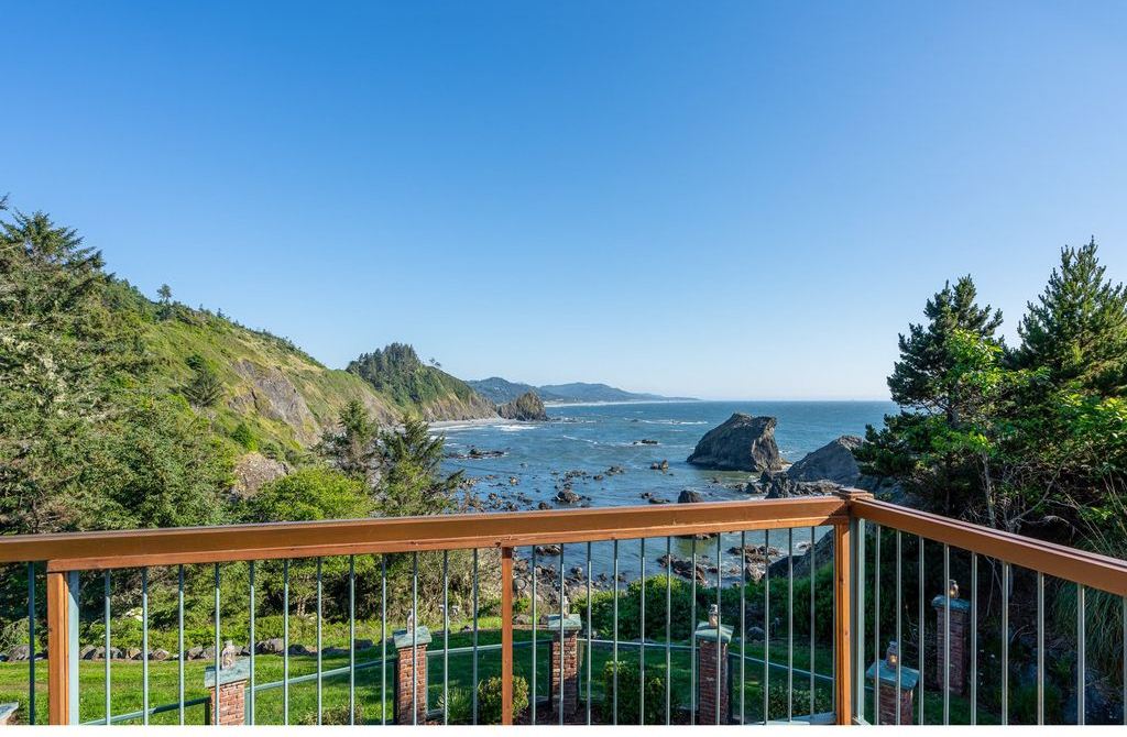 Breathtaking Oceanfront Retreat 6749000 Property Overlooking the Iconic Three Sisters 27