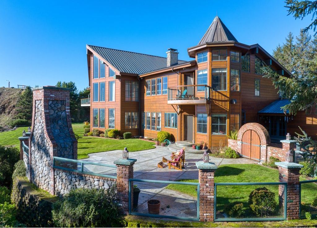 Breathtaking Oceanfront Retreat 6749000 Property Overlooking the Iconic Three Sisters 29