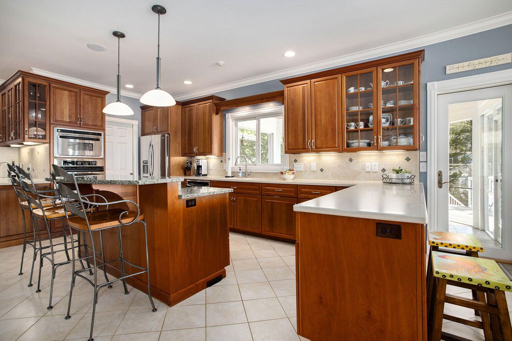 Breathtaking Sunsets and Unparalleled Comfort Premier Lake Home Available for 5.295 Million 13