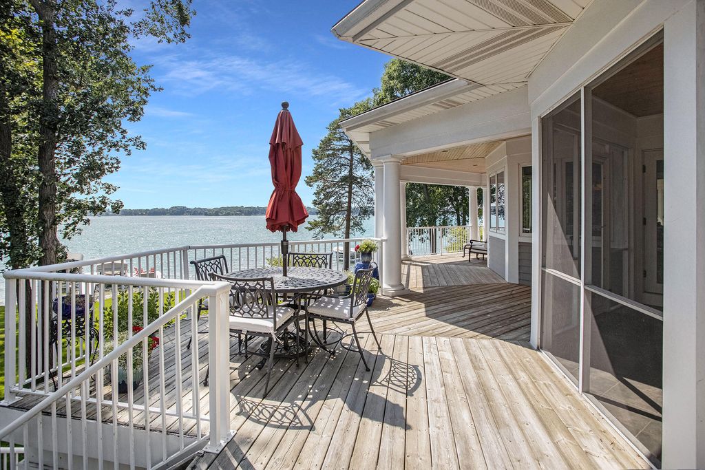 Breathtaking Sunsets and Unparalleled Comfort Premier Lake Home Available for 5.295 Million 17