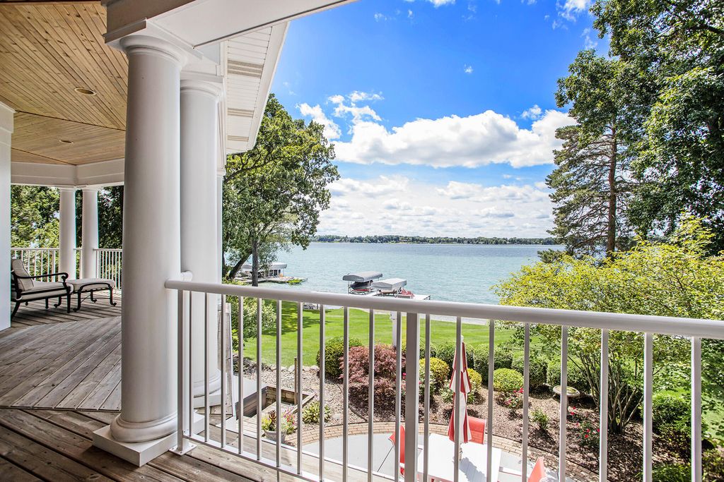 Breathtaking Sunsets and Unparalleled Comfort Premier Lake Home Available for 5.295 Million 19