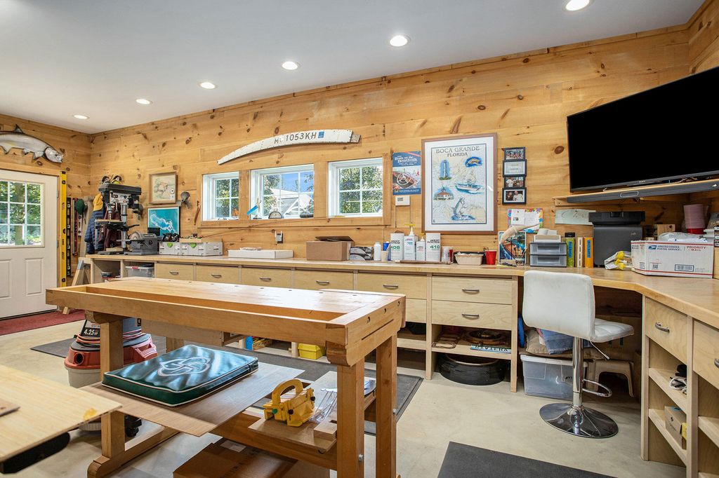Breathtaking Sunsets and Unparalleled Comfort Premier Lake Home Available for 5.295 Million 54