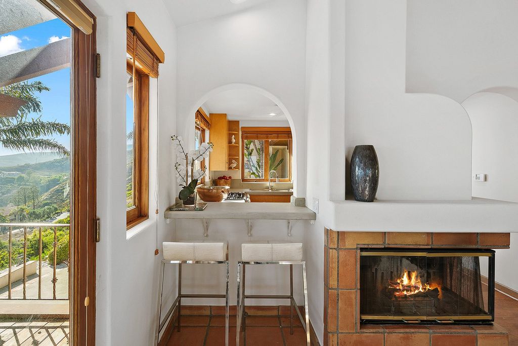 Charming Mediterranean Villa with Panoramic Ocean Views in Malibu Hits the Market for 5.55 Million 29 result