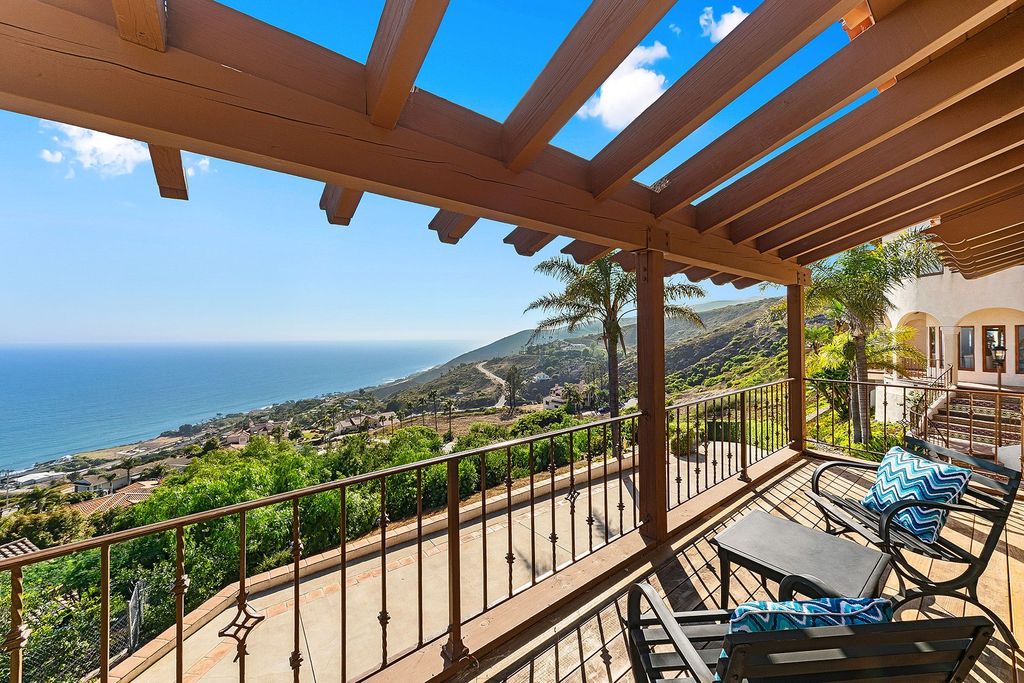 Charming Mediterranean Villa with Panoramic Ocean Views in Malibu Hits the Market for 5.55 Million 30 result