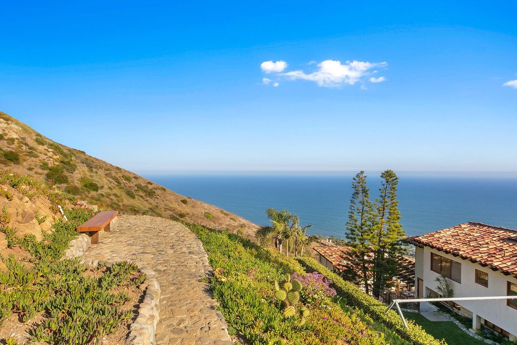Charming Mediterranean Villa with Panoramic Ocean Views in Malibu Hits the Market for 5.55 Million 31 result