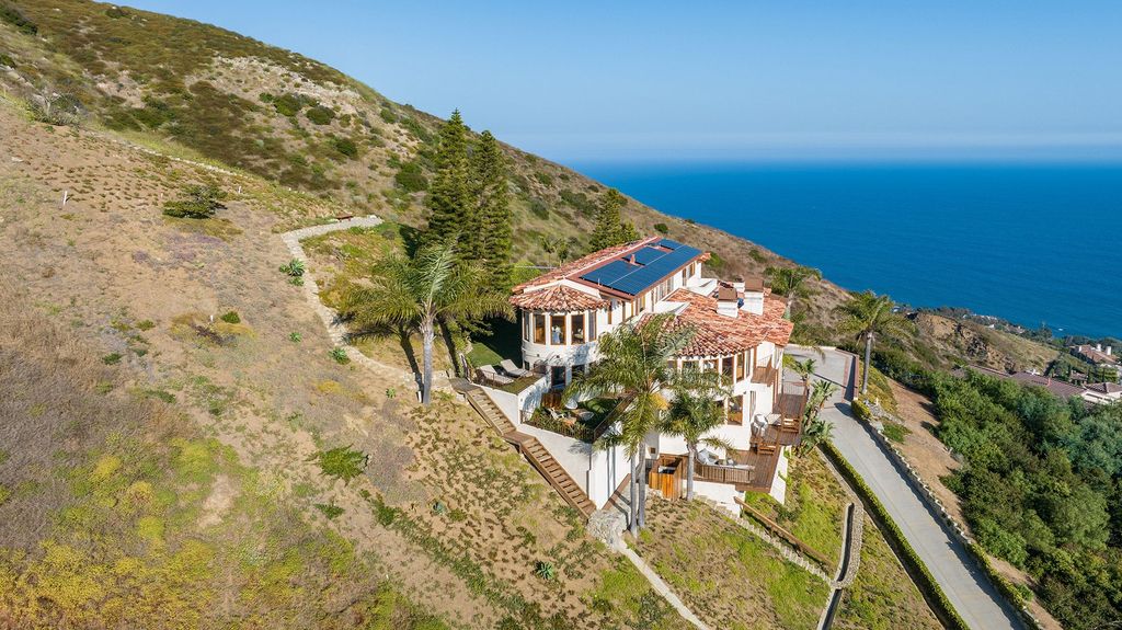 Charming Mediterranean Villa with Panoramic Ocean Views in Malibu Hits the Market for 5.55 Million 3 result