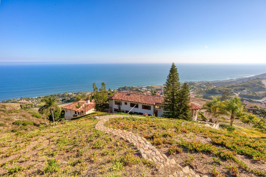Charming Mediterranean Villa with Panoramic Ocean Views in Malibu Hits the Market for 5.55 Million 4 result