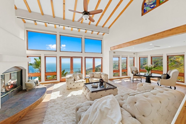 Charming Mediterranean Villa with Panoramic Ocean Views in Malibu Hits ...
