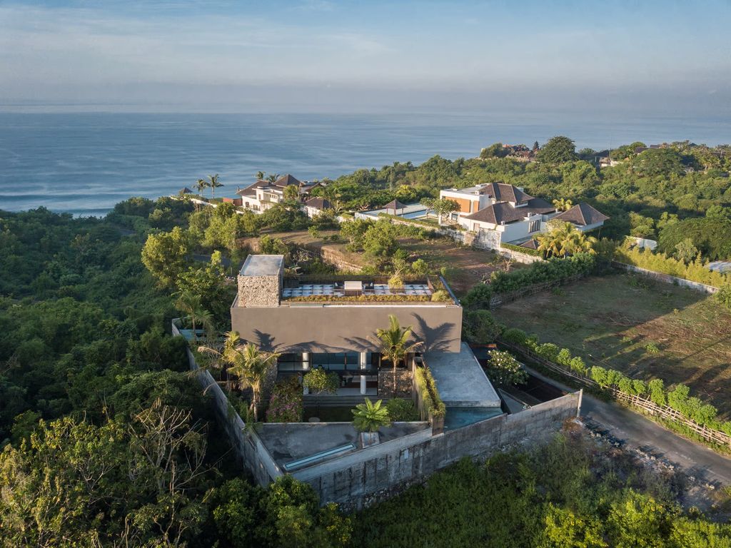 Cumulus Villa a Tropical Retreat by Arkana Architects 1