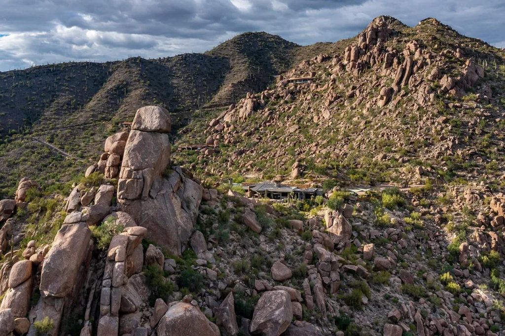 Exclusive Arizona Estate Single Level Home with Stunning Views on Over 22 Acres Asking 15 Million 11