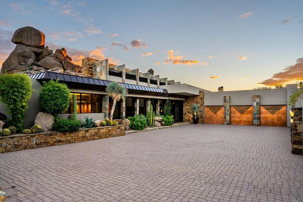 Exclusive Arizona Estate Single Level Home with Stunning Views on Over 22 Acres Asking 15 Million 12