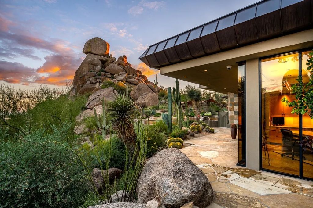 Exclusive Arizona Estate Single Level Home with Stunning Views on Over 22 Acres Asking 15 Million 54