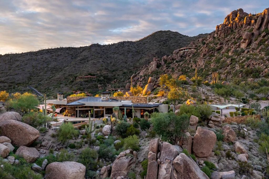 Exclusive Arizona Estate Single Level Home with Stunning Views on Over 22 Acres Asking 15 Million 55