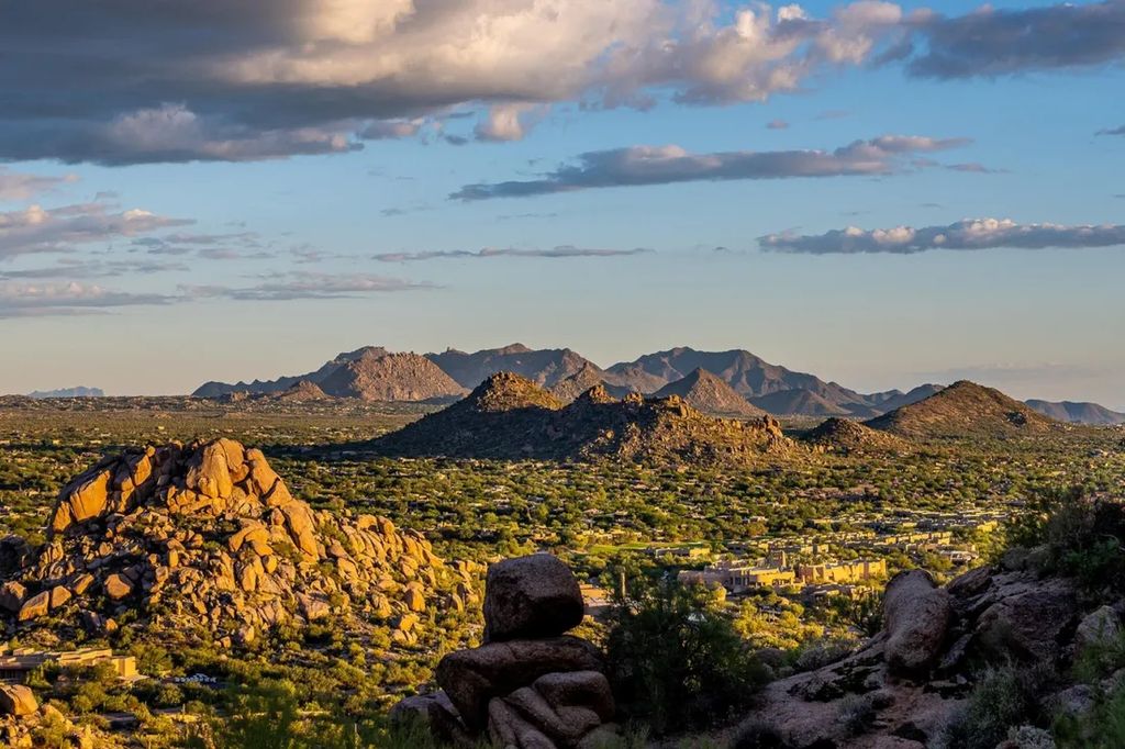 Exclusive Arizona Estate Single Level Home with Stunning Views on Over 22 Acres Asking 15 Million 60