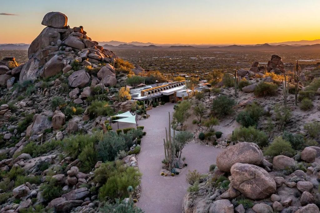 Exclusive Arizona Estate Single Level Home with Stunning Views on Over 22 Acres Asking 15 Million 70