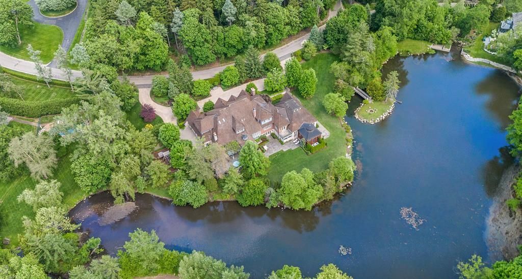 Exquisite Lakefront Estate with Manicured Grounds on Lake Placid for 6.995 Million 1