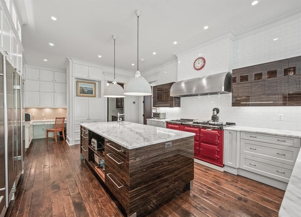 Exquisite Lakefront Estate with Manicured Grounds on Lake Placid for 6.995 Million 12