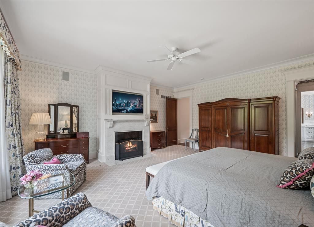 Exquisite Lakefront Estate with Manicured Grounds on Lake Placid for 6.995 Million 23