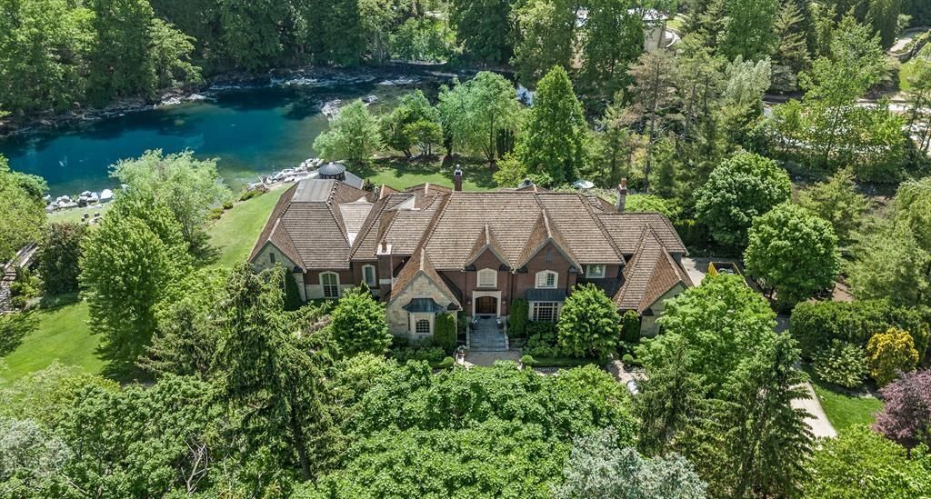 Exquisite Lakefront Estate with Manicured Grounds on Lake Placid for 6.995 Million 3