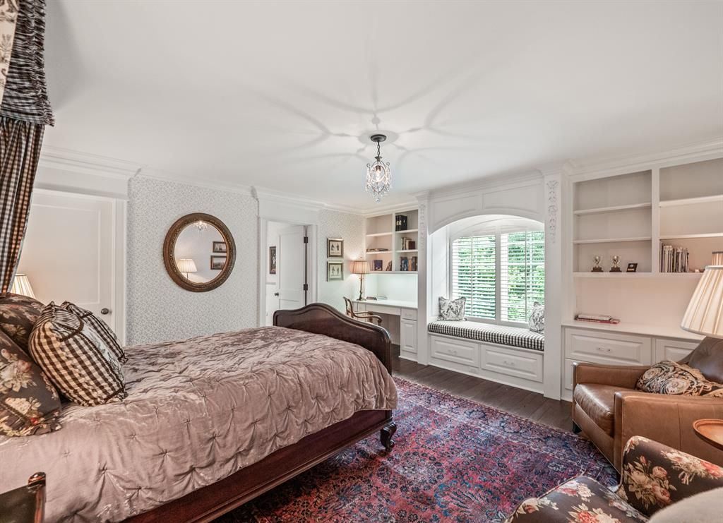 Exquisite Lakefront Estate with Manicured Grounds on Lake Placid for 6.995 Million 32